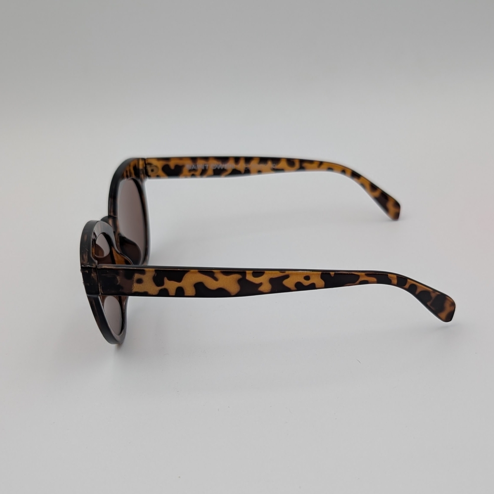 Stylish Tortoise Shell Sunglasses - Picture 2 of 3